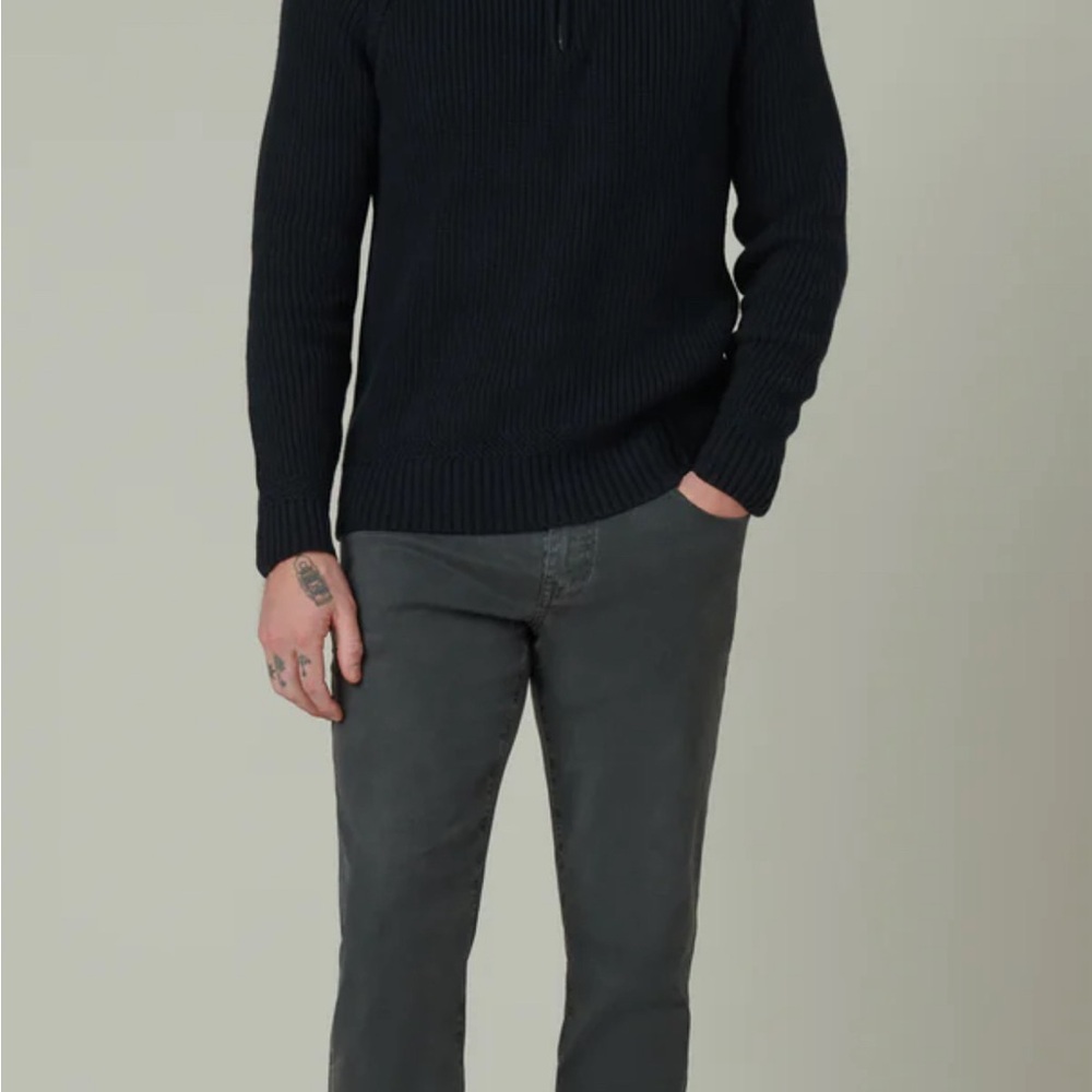 Joe’s Jeans: THE BRIXTON TWILL
STRAIGHT & NARROW